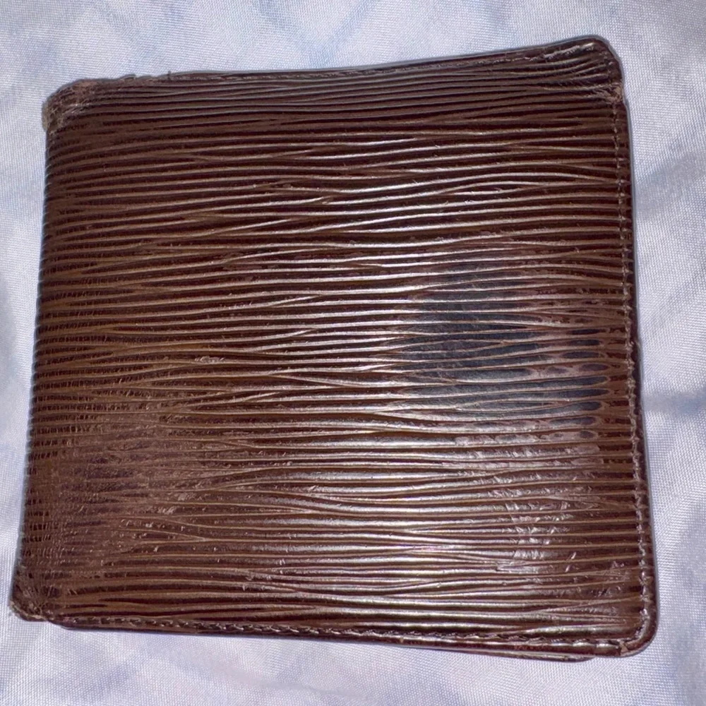 Louis Vuitton men’s Epi wallet